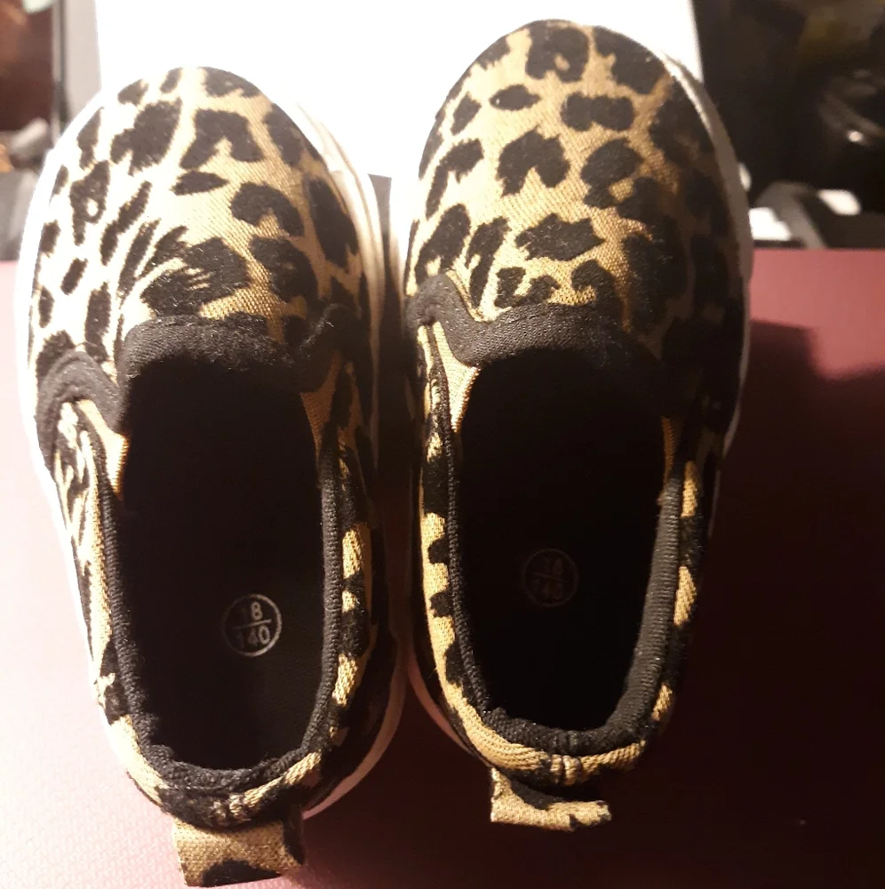 Kid's leopard print shoe